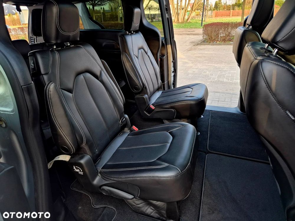 Chrysler Pacifica - 27