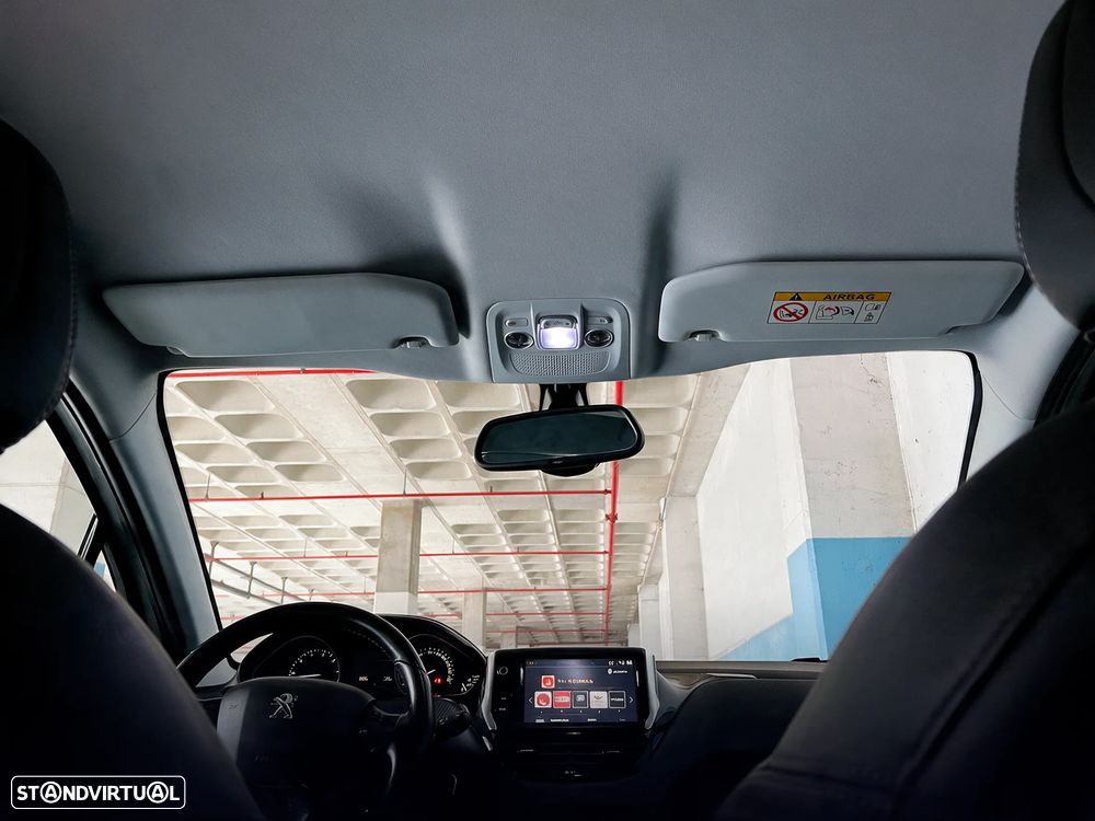 Peugeot 2008 1.2 PureTech Signature - 17