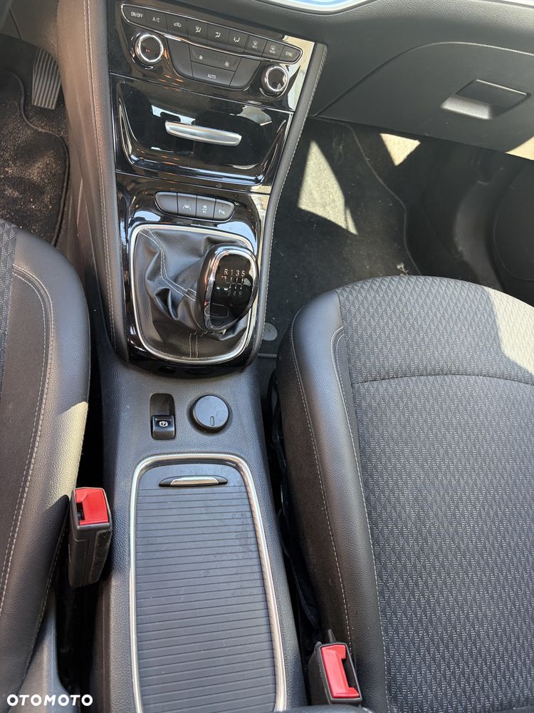 Opel Astra 1.4 T Elite - 7