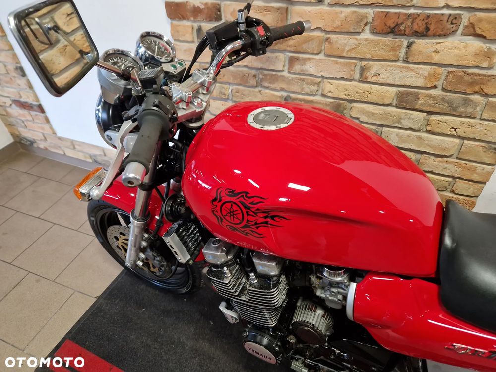 Yamaha XJR - 16