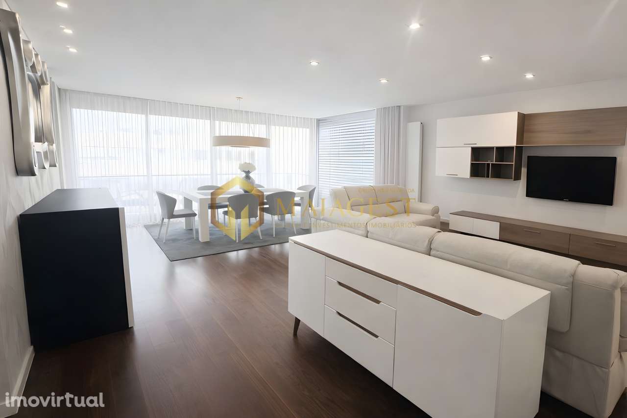 Viver Junto ao Mar T3 Espaçoso com 220 m² na Praia de Lavadores - Grande imagem: 3/12