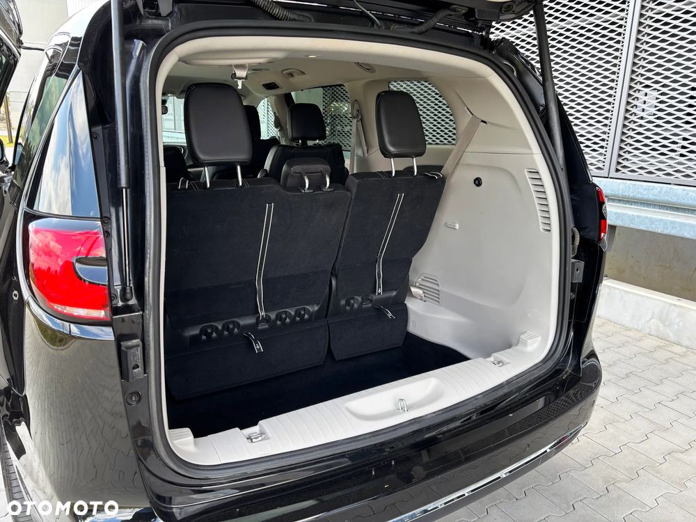 Chrysler Pacifica - 21