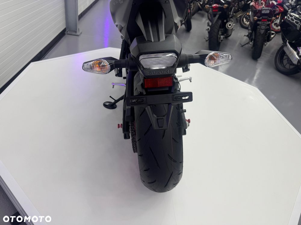 Suzuki GSX - 18