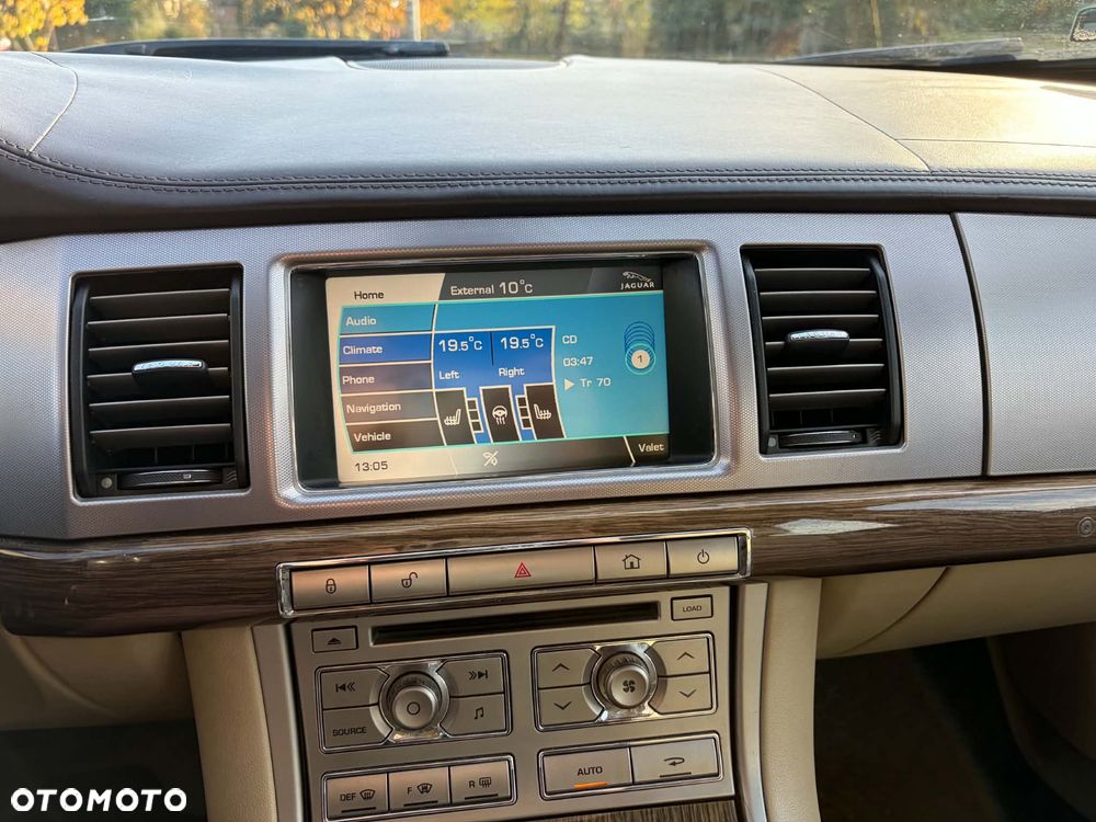 Jaguar XF 4.2 V8 Premium Luxury - 17