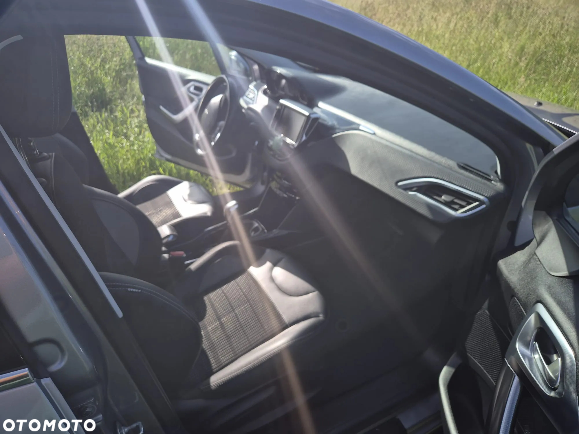 Peugeot 2008 1.2 Pure Tech Allure S&S - 8