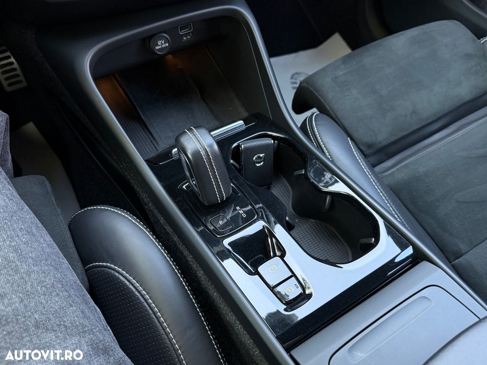 Volvo XC 40 D4 AWD R-Design - 17