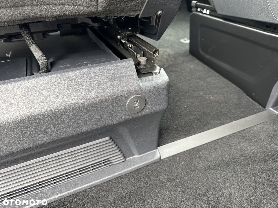 Ford Tourneo Custom - 29
