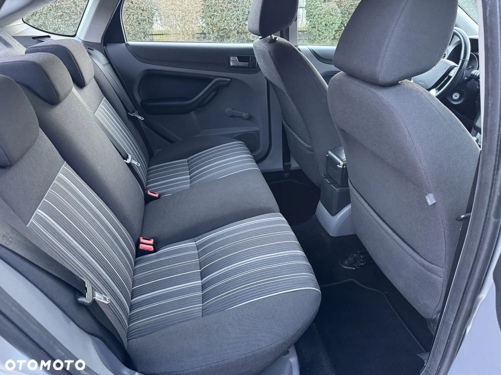 Ford Focus 1.6 16V Style+ - 8