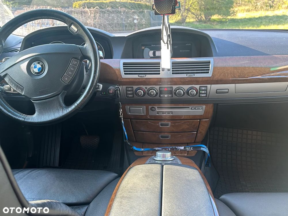 BMW Seria 7 740i - 5