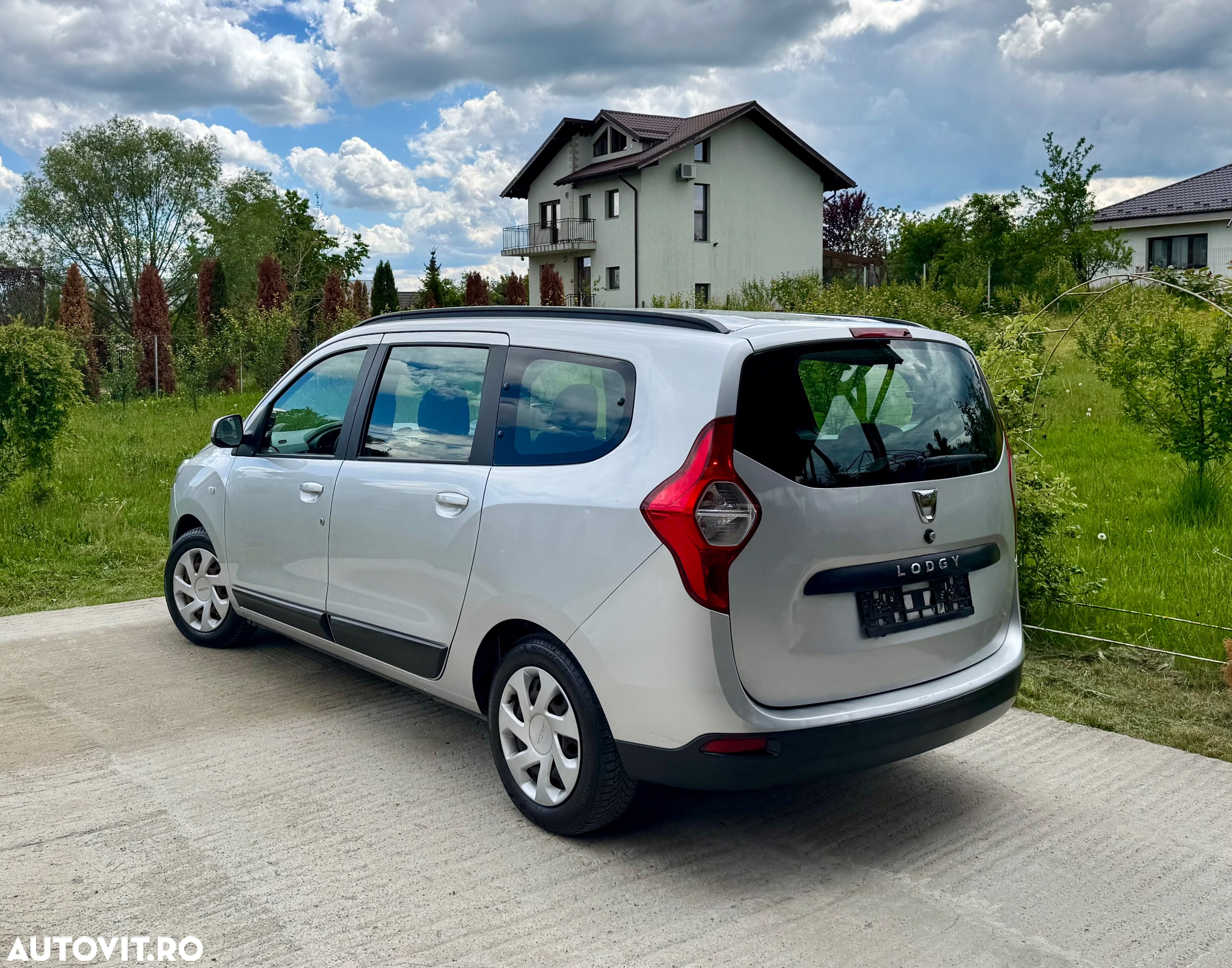 Dacia Lodgy 1.6 MPI 85 Celebration - 4