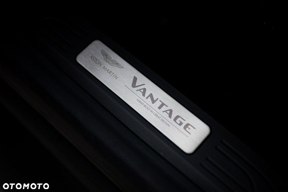 Aston Martin Vantage - 25