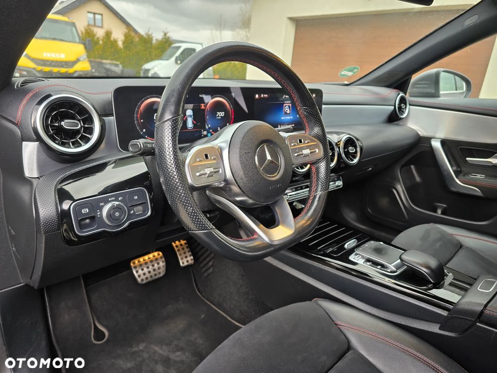 Mercedes-Benz CLA 220 7G-DCT AMG Line - 22