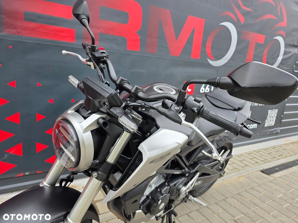 Honda CB - 12