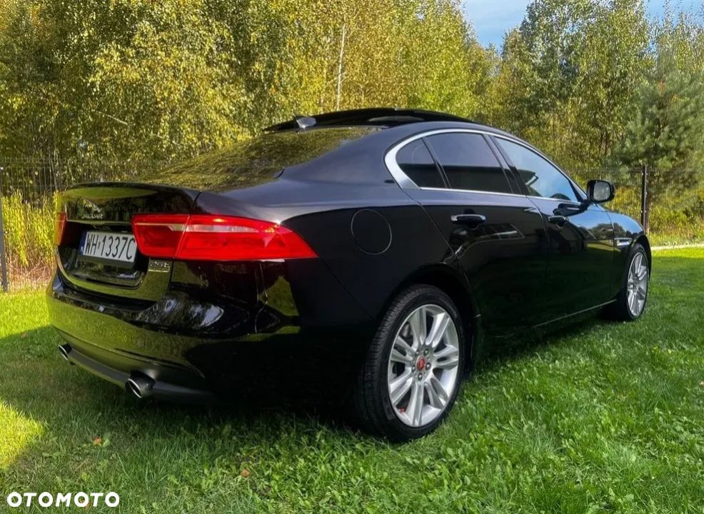Jaguar XE 25t AWD Pure - 3