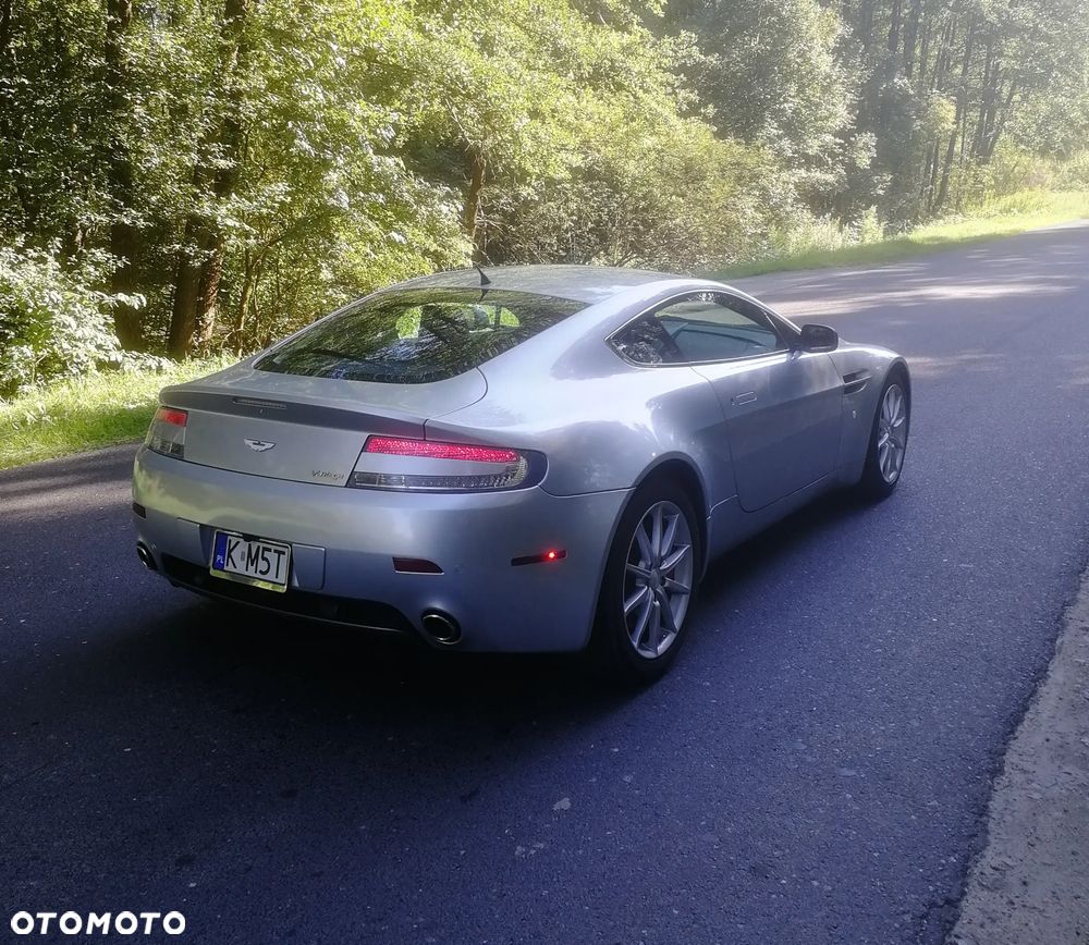 Aston Martin Vantage - 5