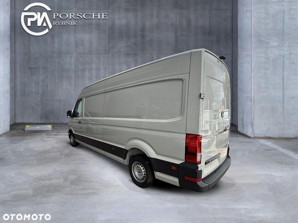 Volkswagen Crafter 35 Furgon z wysokim dachem silnik: 2,0 l EU6 SCR 177 KM / skrzynia biegów: Przedni napęd manualna 6-biegowa rozstaw osi: 4490 mm - 6