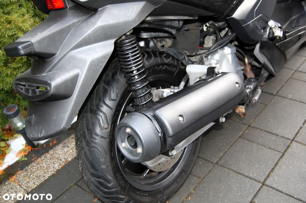 Yamaha X-max - 10