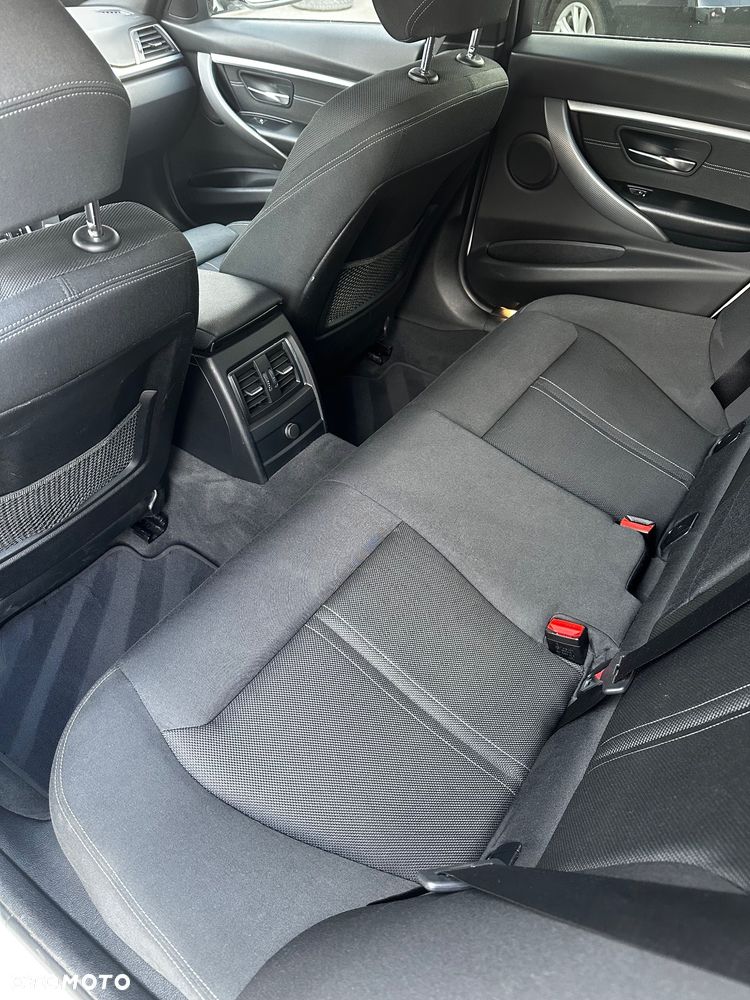 BMW Seria 3 320d M Sport Shadow - 16