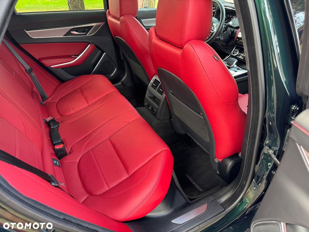 Jaguar XF 2.0 P300 AWD R-Dynamic Black - 15