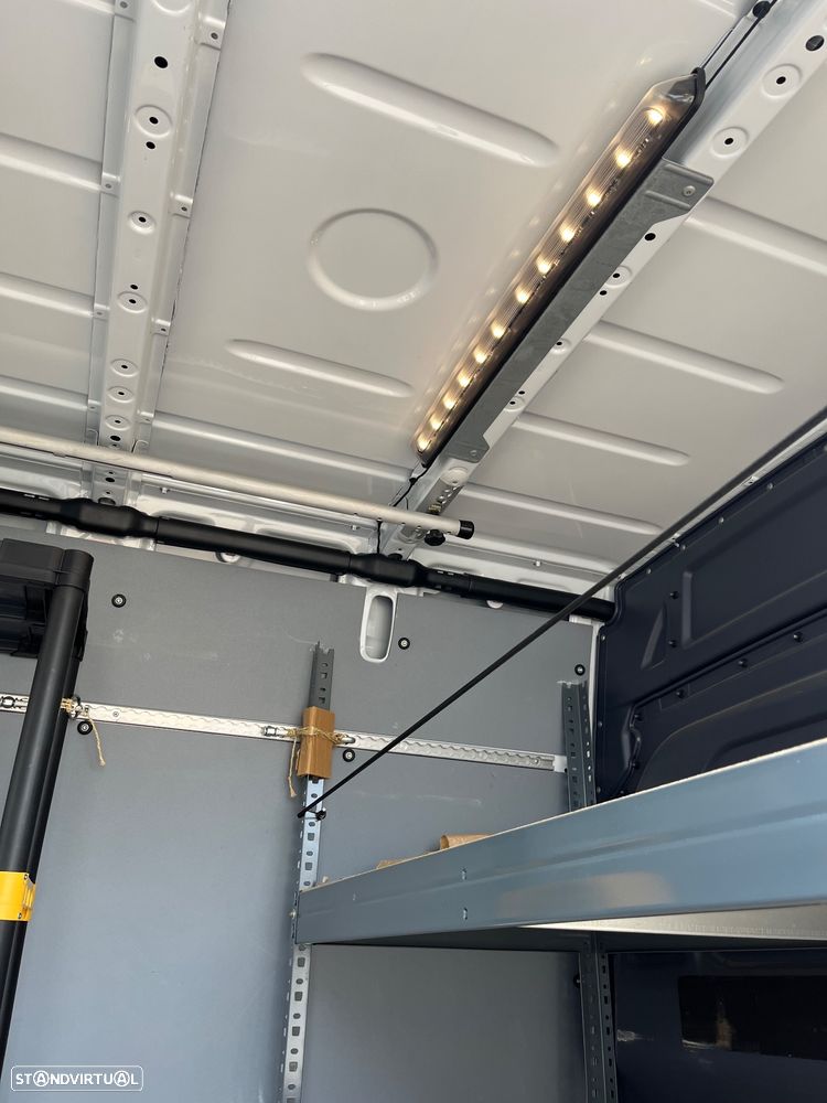 Mercedes-Benz Sprinter - 4