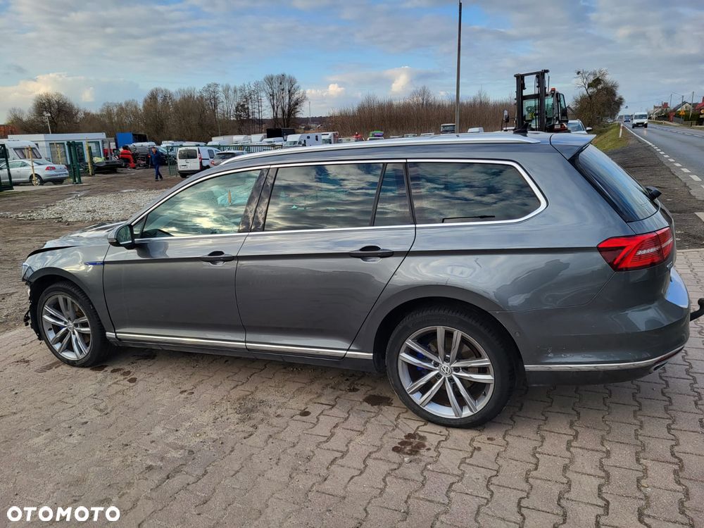 Volkswagen Passat - 11
