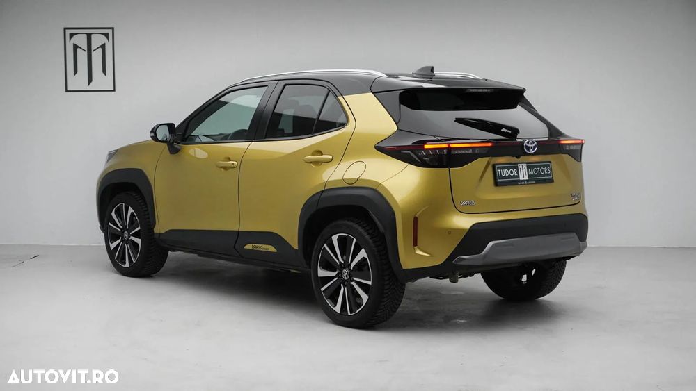 Toyota Yaris Cross 1.5 VVT-i HSD 4x4 Exclusive Adventure - 4