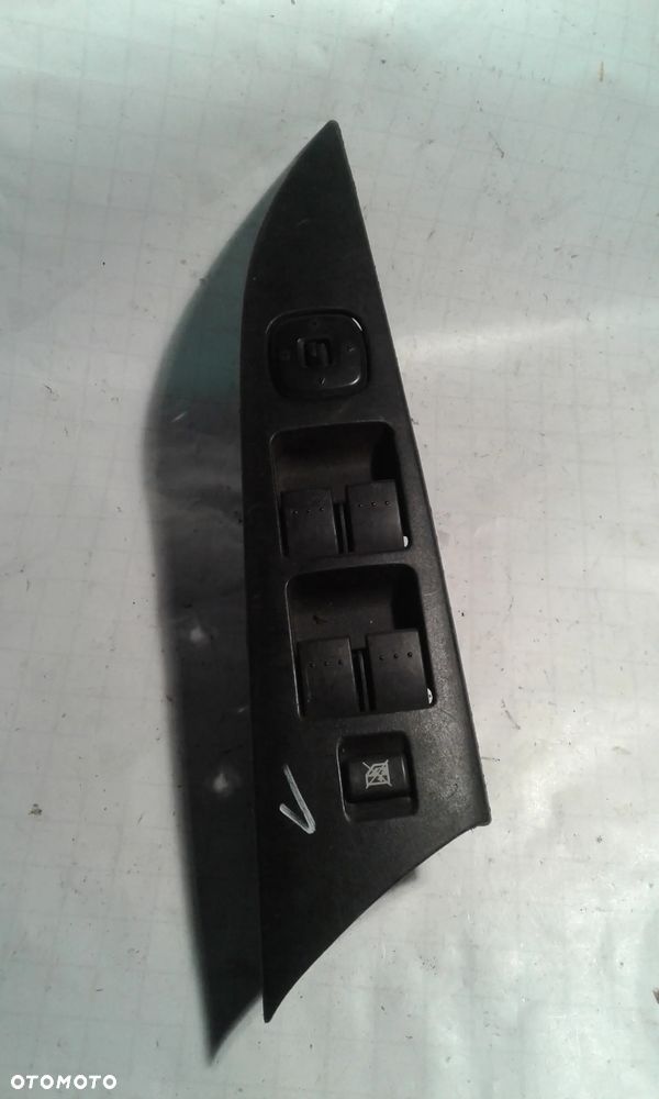 LEWY PANEL SZYB PRZEŁĄCZNIK MAZDA 3 BK 02-07 03123000