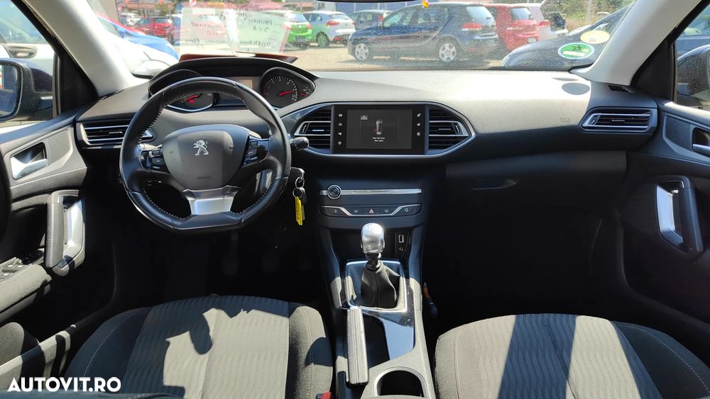 Peugeot 308 - 8