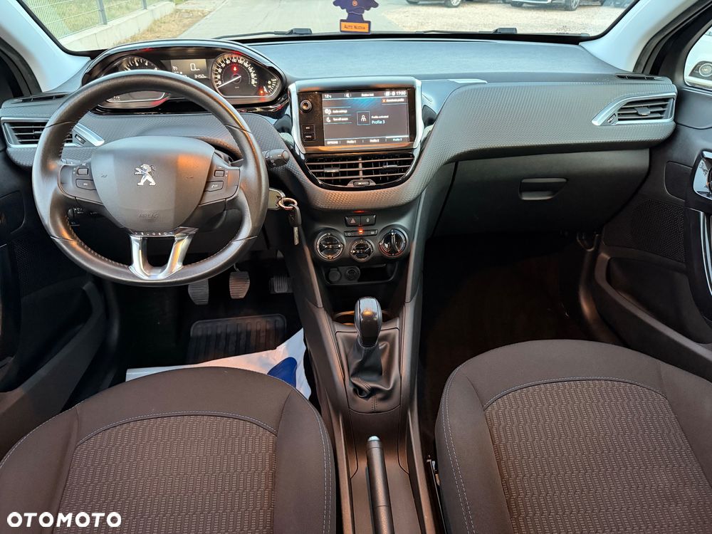 Peugeot 208 - 18