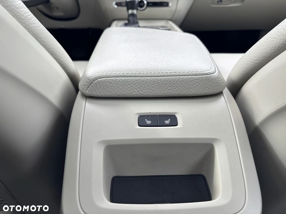 Volvo S60 T6 AWD Momentum Pro - 23