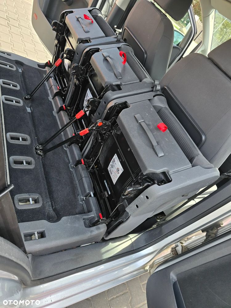 Volkswagen Touran 1.9 TDI Highline - 24