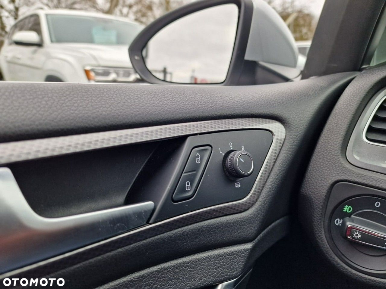 Volkswagen Golf - 12