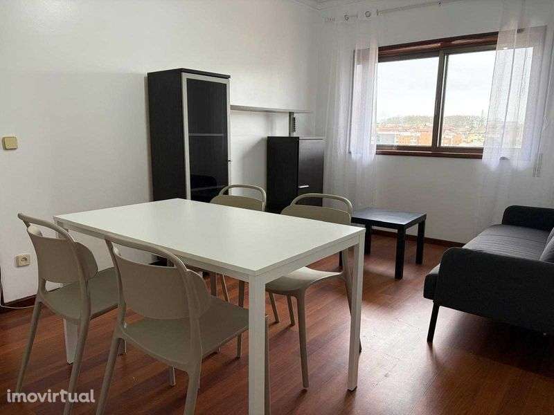 T1 Renovado e Mobilado | Último Piso com Elevador | 750€/mês - Grande imagem: 2/12