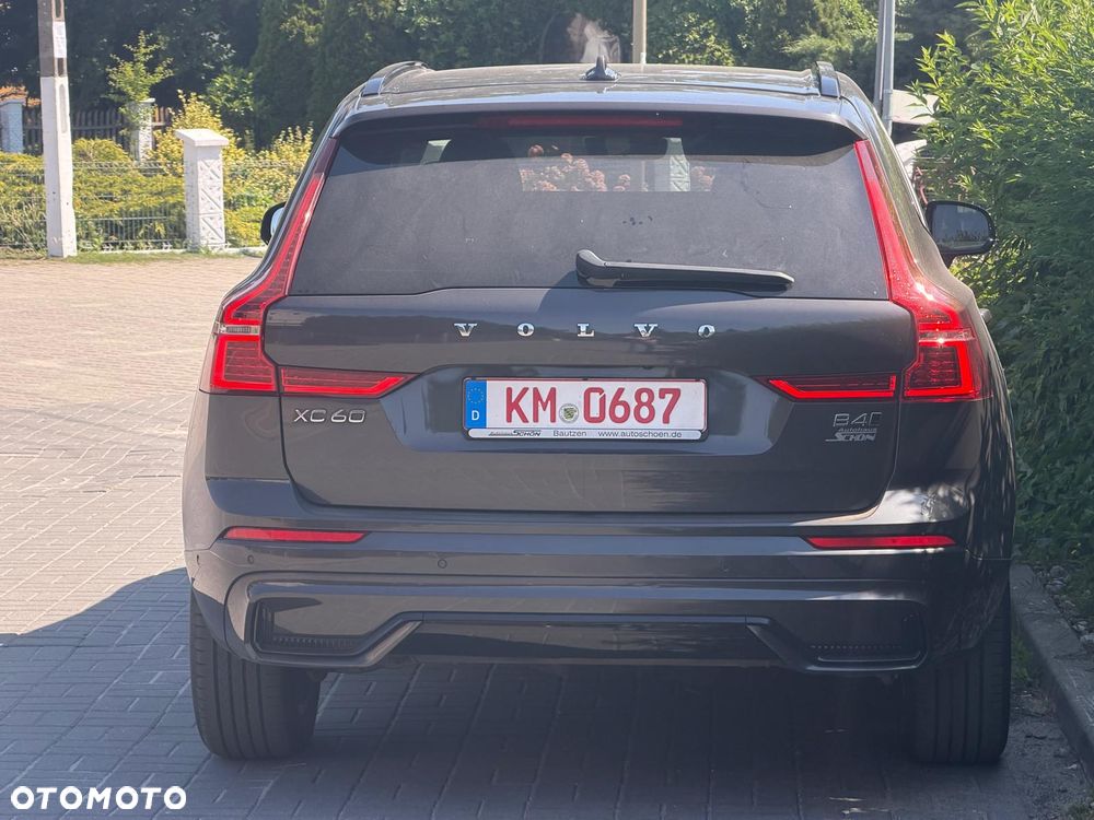 Volvo XC 60 B4 D AWD Geartronic Momentum Pro - 2