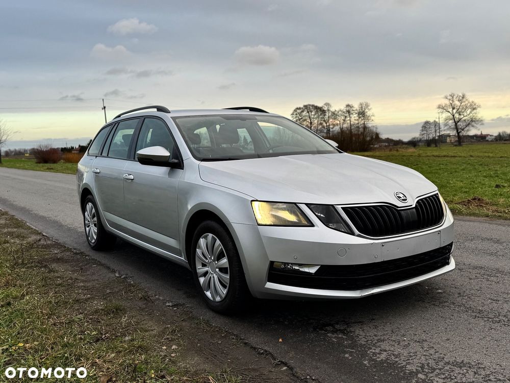 Skoda Octavia 1.6 TDI Edition DSG - 1