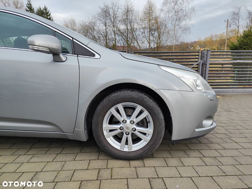 Toyota Avensis 1.8 Sol - 13