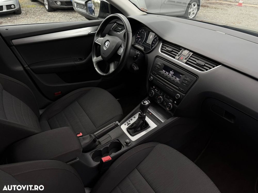 Skoda Octavia Combi 2.0 TDI DSG Premium Edition - 11