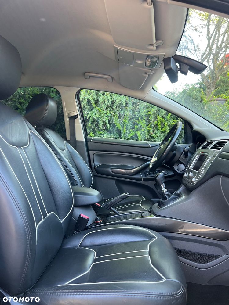 Ford Kuga 2.0 TDCi 4x4 Individual - 24