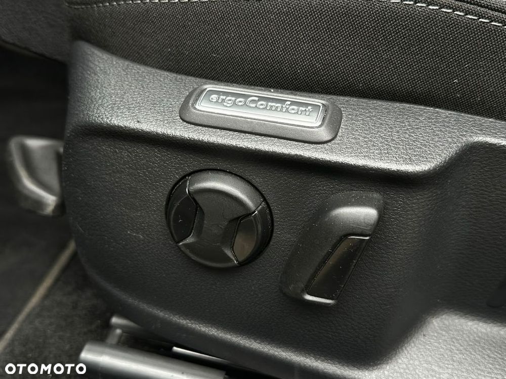 Volkswagen Passat - 12