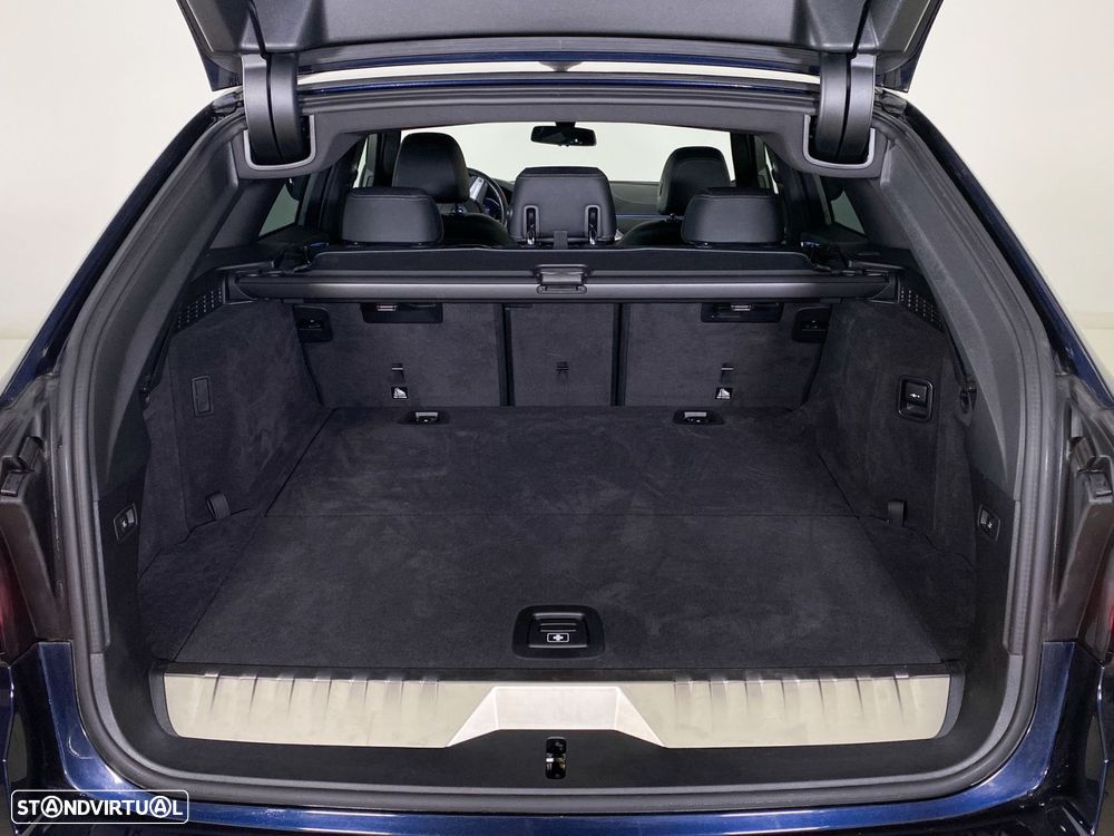 BMW 530 e Pack Desportivo M - 9