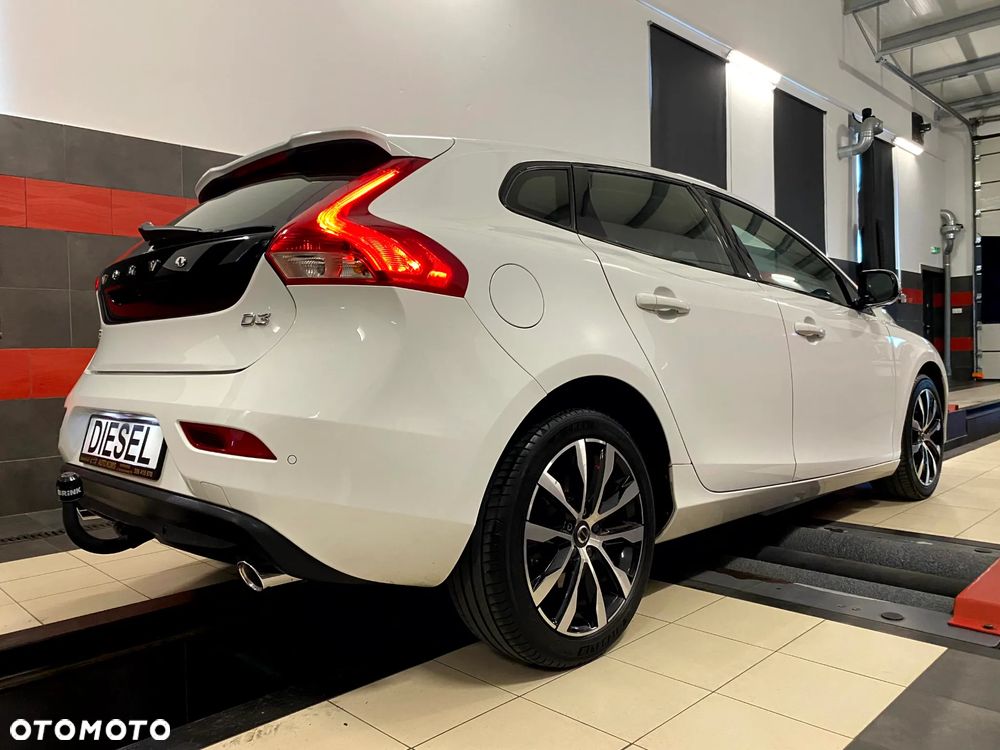 Volvo V40 D3 Drive-E SCR Momentum - 13