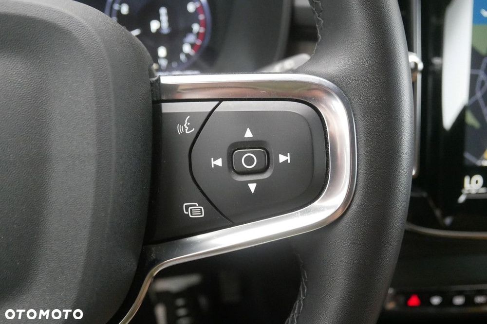 Volvo XC 40 - 25