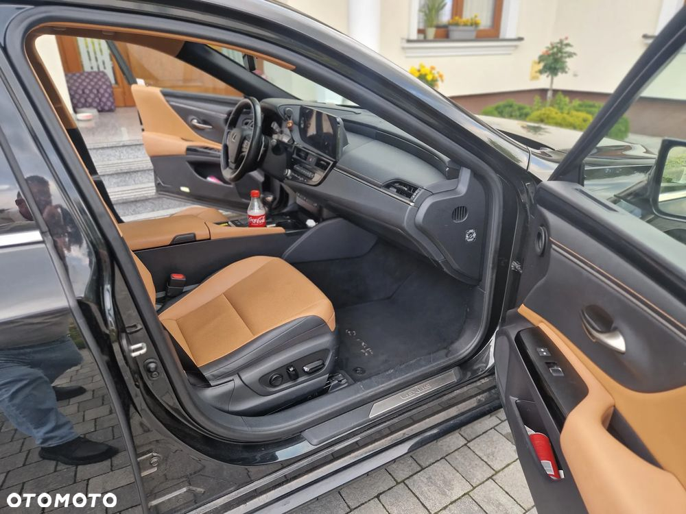 Lexus ES - 12