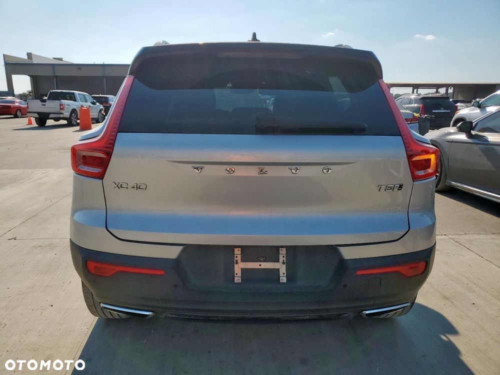 Volvo XC 40 T5 AWD Momentum - 6