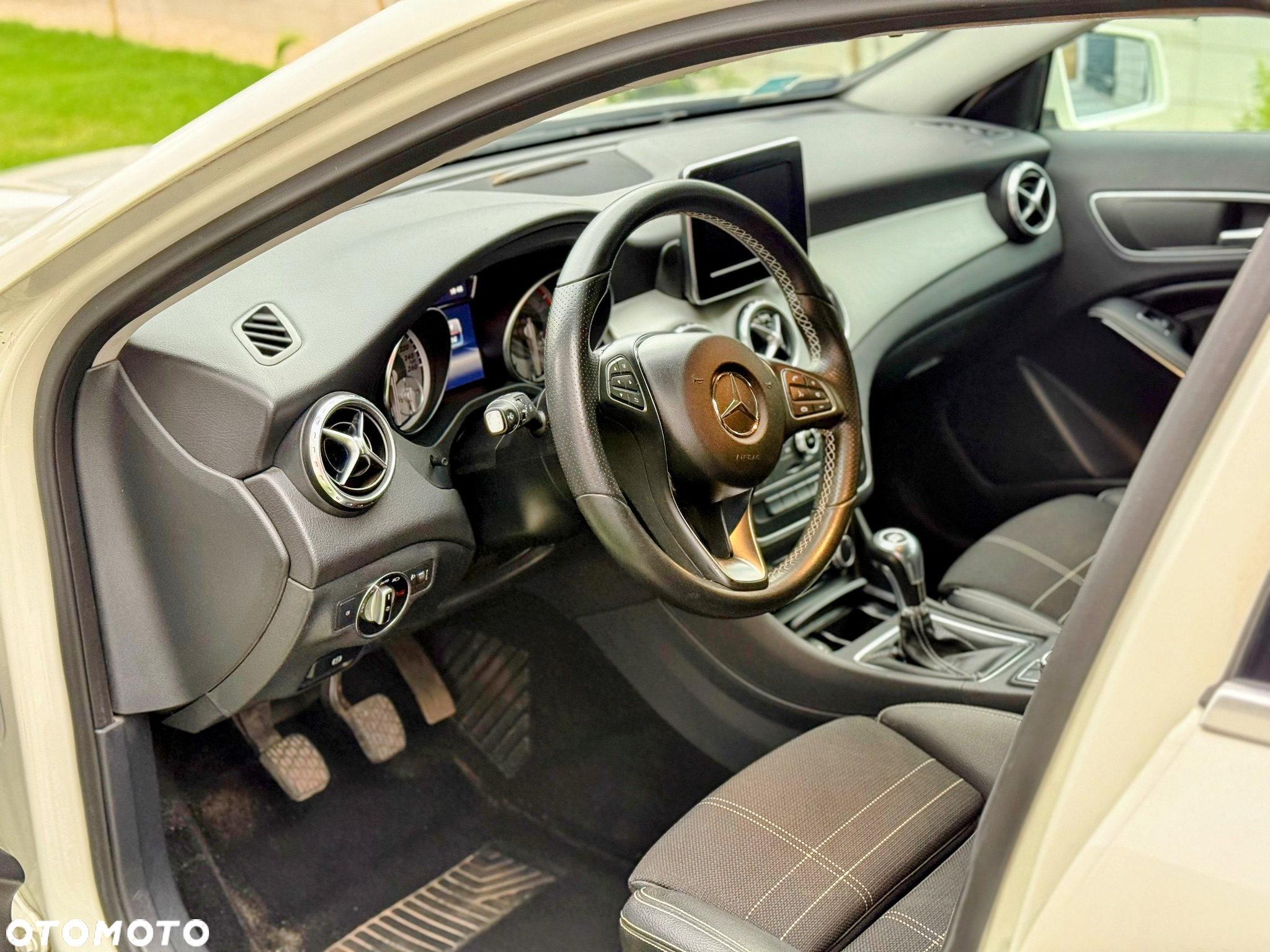 Mercedes-Benz GLA 180 - 8