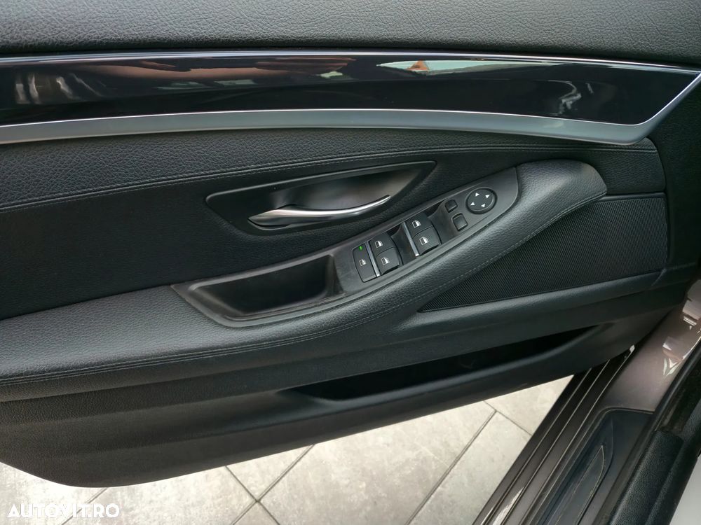 BMW Seria 5 525d Touring Aut. Luxury Line - 22