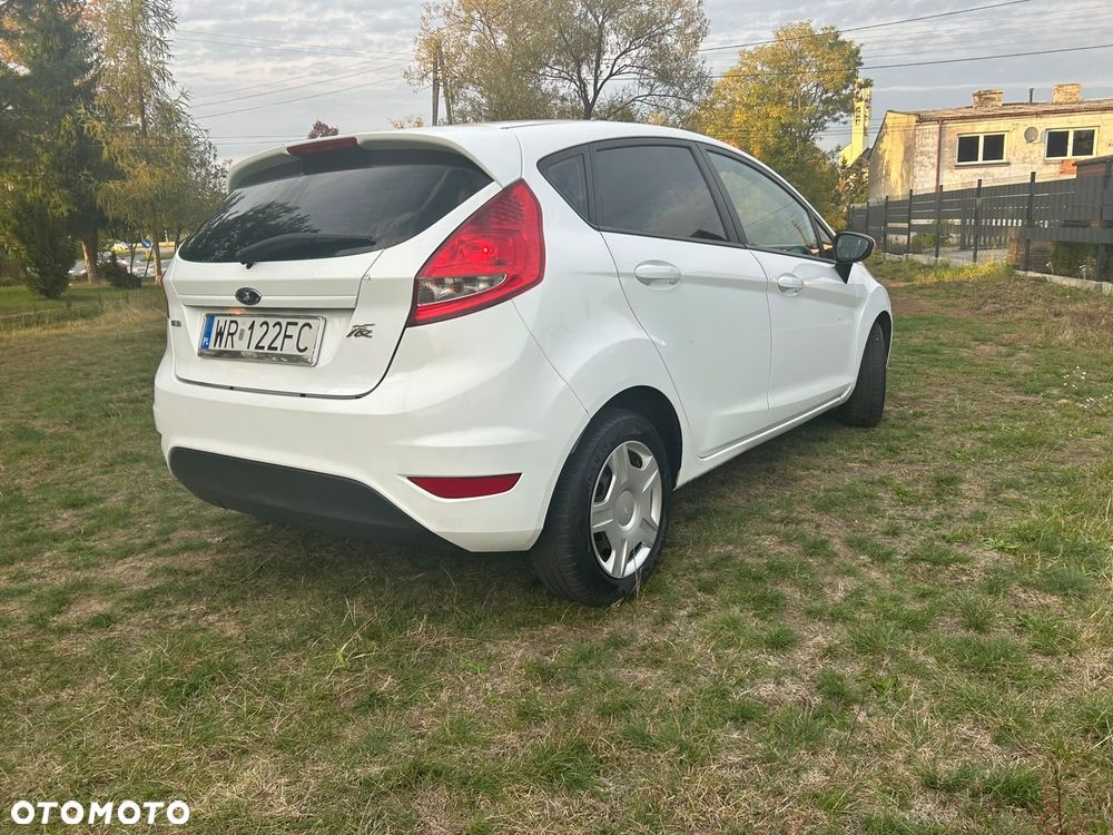 Ford Fiesta 2010 photo 4