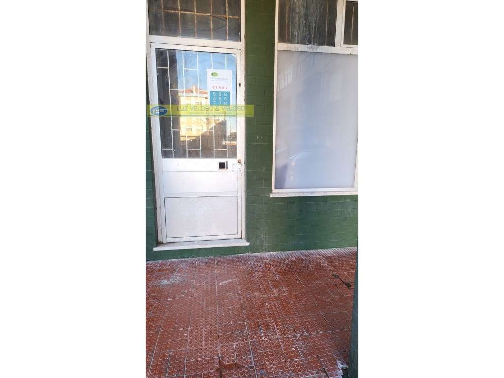 Loja de 38,27 m2 com cave de 300,00 m2. Alto do Seixalinho, Barreiro. - Grande imagem: 5/25