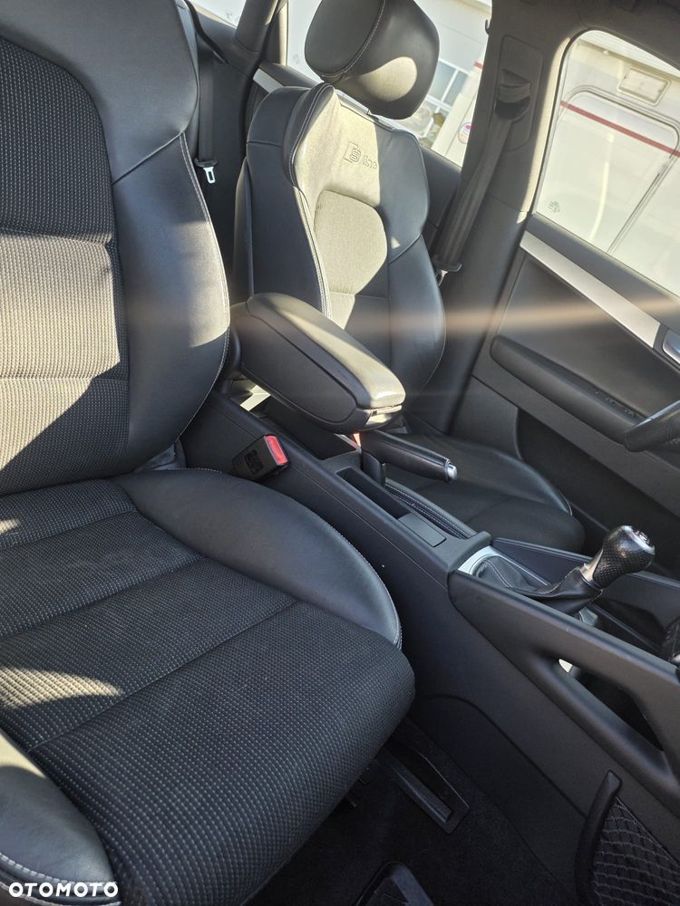 Audi A3 Sportback 2.0 TDI DPF quattro S line Sportpaket - 14