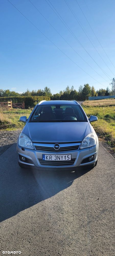 Opel Astra 2010 photo 2